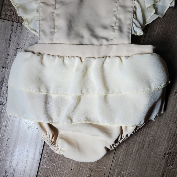 Bailey's Blossoms Oatmeal Cream Off-White Ruffle Bubble Baby Romper Size 9-12m - Picture 7 of 12